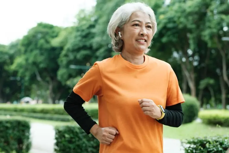 Elderly woman park running brevo